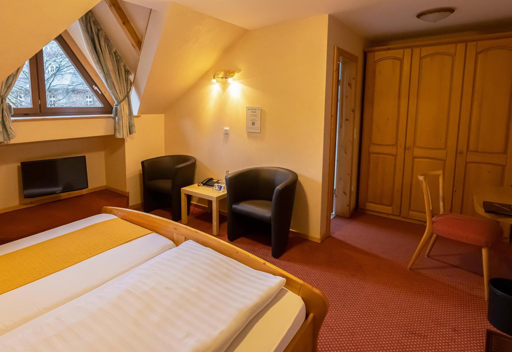 Hotel Sauerlaender Hof Вилинген Екстериор снимка