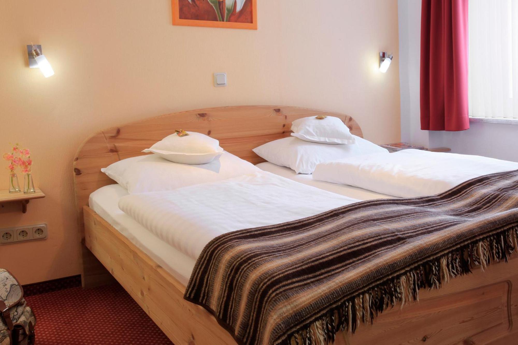Hotel Sauerlaender Hof Вилинген Екстериор снимка