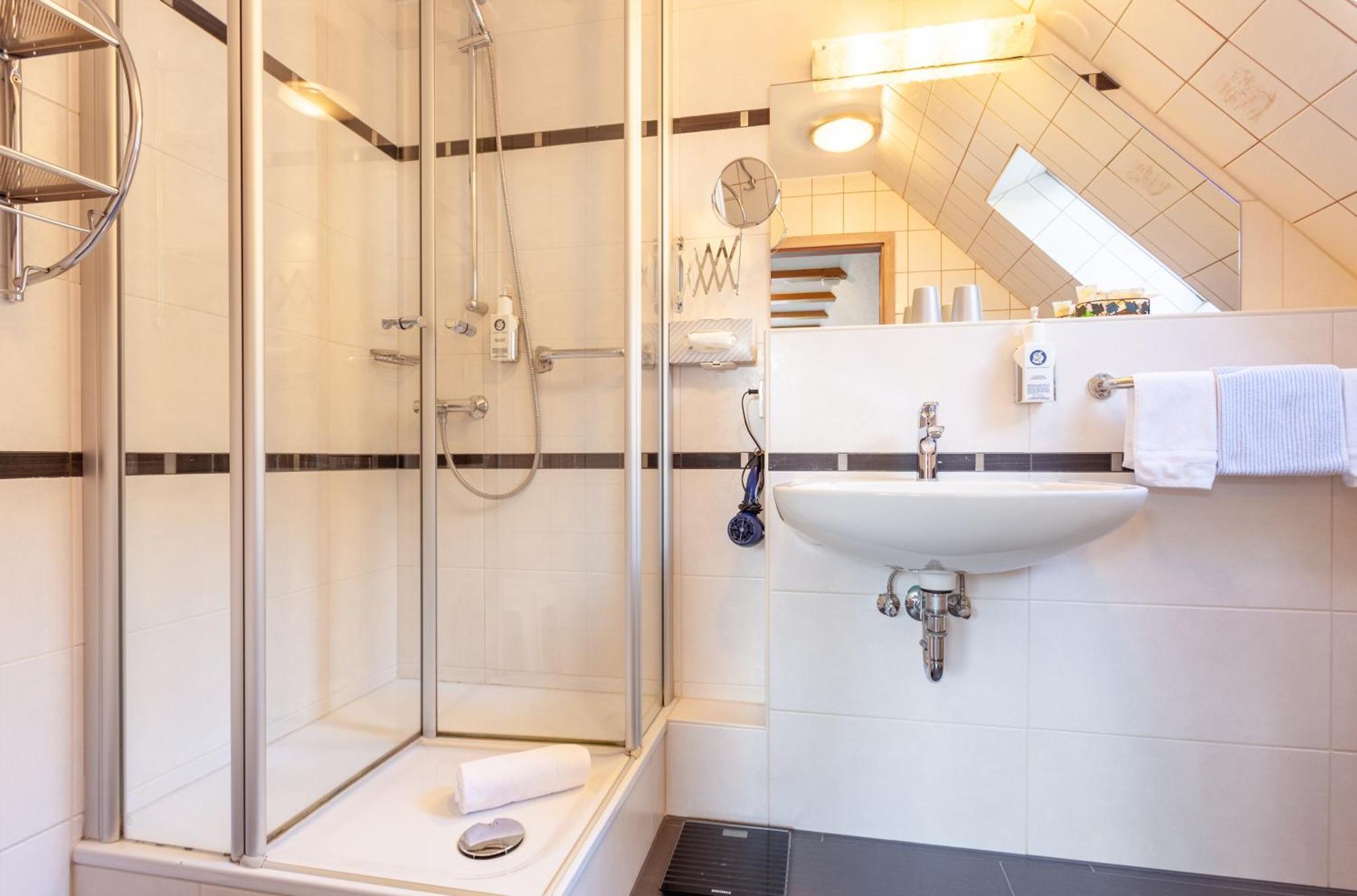 Hotel Sauerlaender Hof Вилинген Екстериор снимка