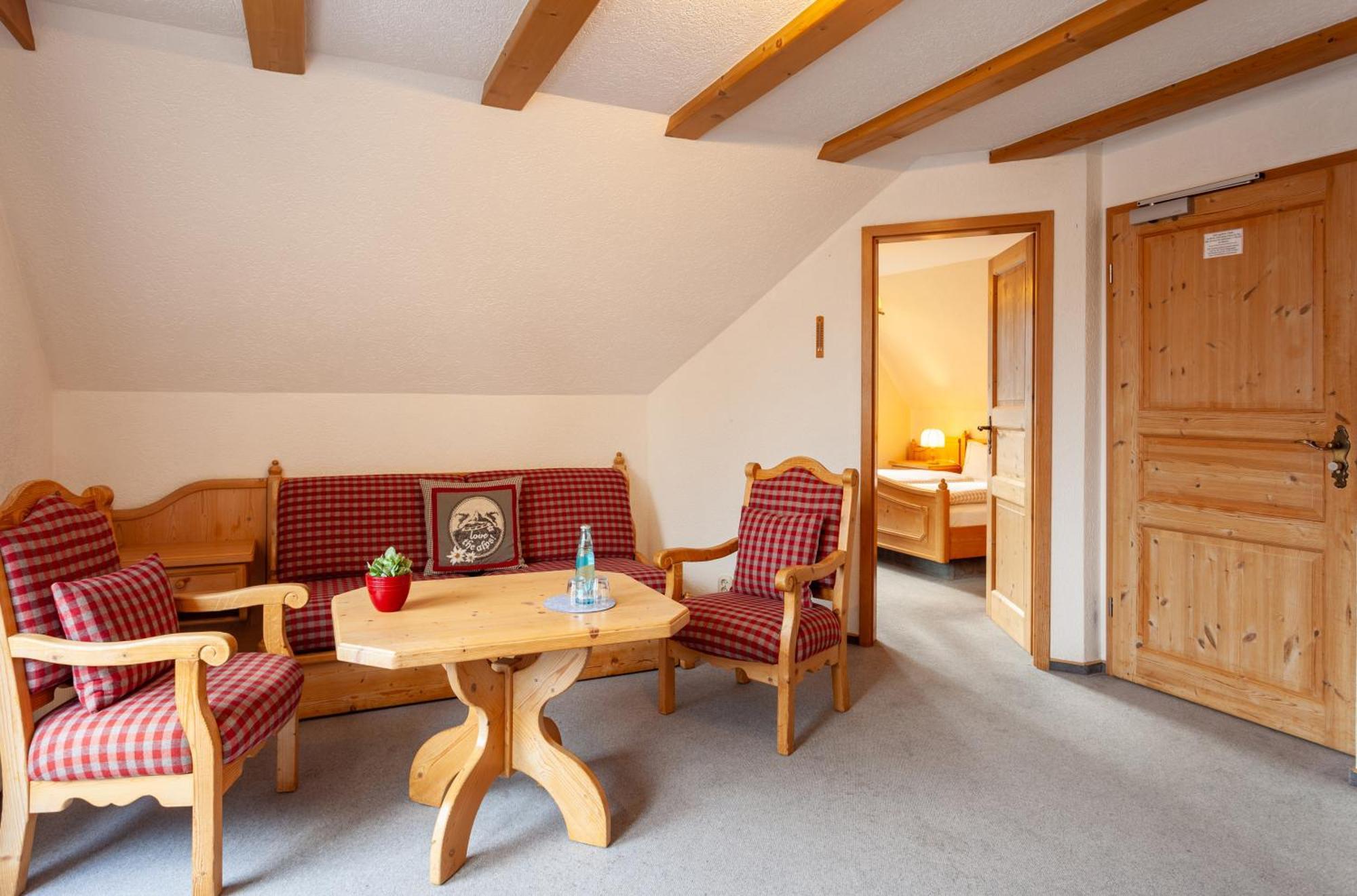 Hotel Sauerlaender Hof Вилинген Екстериор снимка
