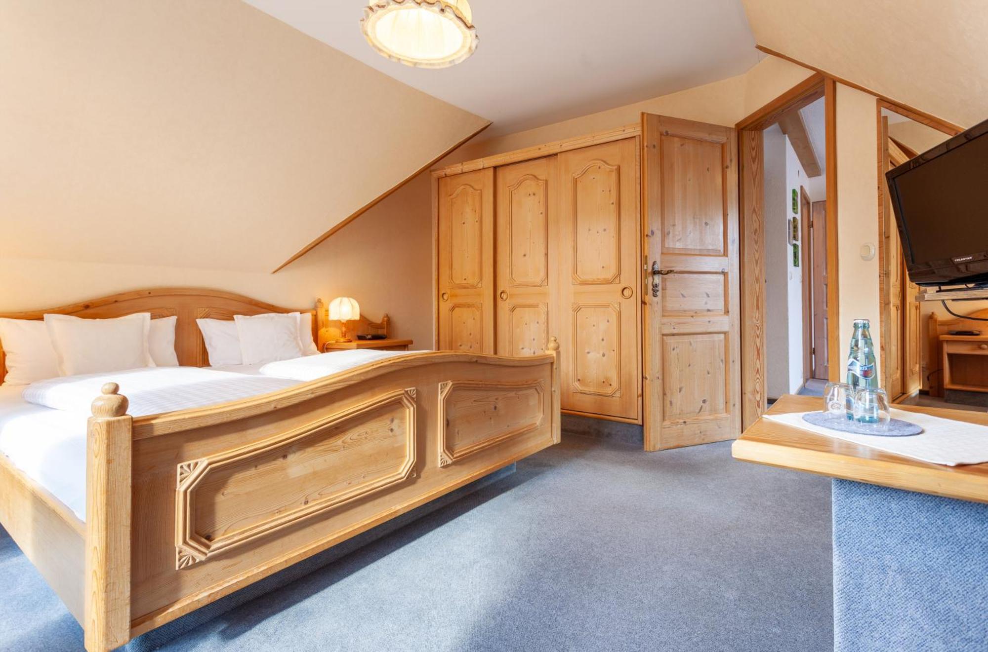 Hotel Sauerlaender Hof Вилинген Екстериор снимка