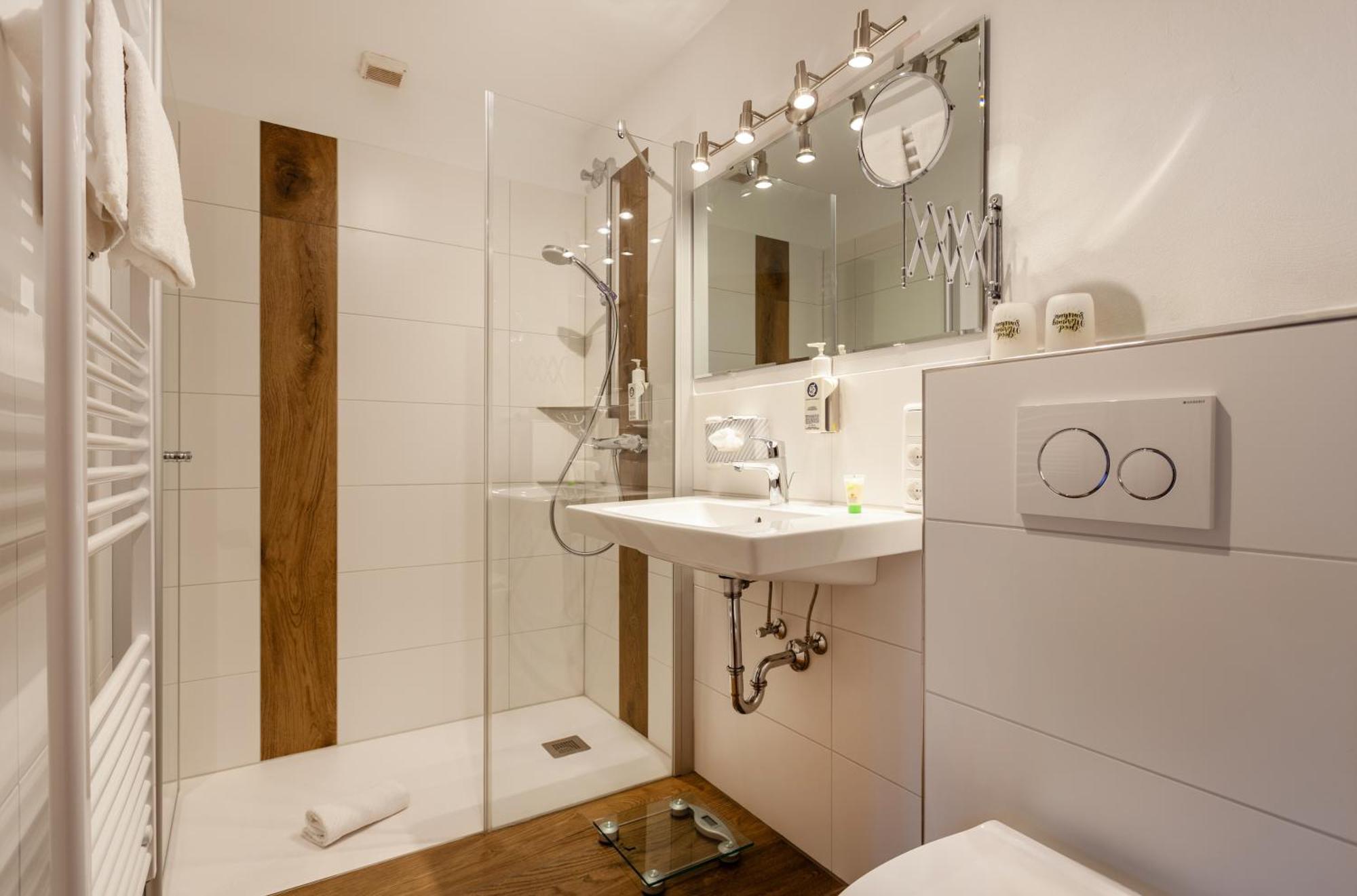 Hotel Sauerlaender Hof Вилинген Екстериор снимка