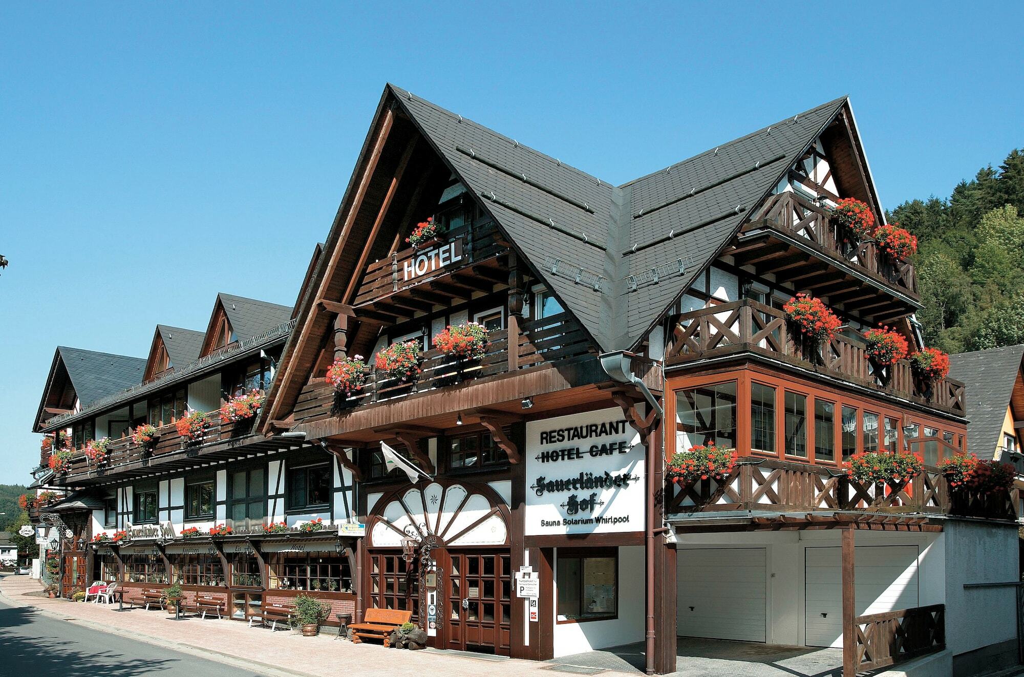 Hotel Sauerlaender Hof Вилинген Екстериор снимка